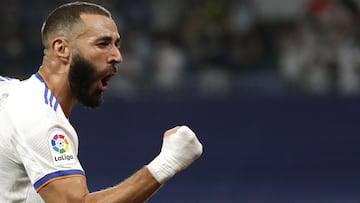 Soccer Football - LaLiga - Real Madrid v Celta Vigo - Santiago Bernabeu, Madrid, Spain - September 12, 2021 Real Madrid&#039;s Karim Benzema celebrates scoring their first goal REUTERS/Susana Vera