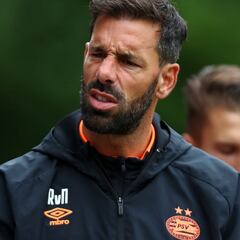Van Nistelrooy deja, por sorpresa, el PSV