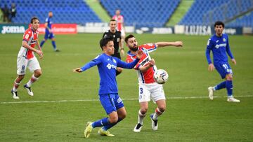 GETAFE, SPAIN - JANUARY 31: Takefusa Kubo of Getafe CF and Ruben Duarte of Deportivo Alaves battle for possession during the La Liga Santander match between Getafe CF and Deportivo Alaves at Coliseum Alfonso Perez on January 31, 2021 in Getafe, Spain. Spo