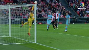 Con razón sólo él se libró de la crítica tras Turín: Oblak dignificó San Mamés con esta preciosidad