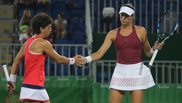 Garbiñe Muguruza y Carla Suárez.