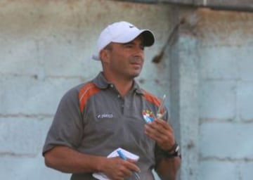 En 2007 cerró su experiencia en Perú dirigiendo a Sporting Cristal.