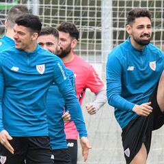 Capa y Nolaskoain se ejercitan con el grupo y Núñez dosifica por un golpe en el pie