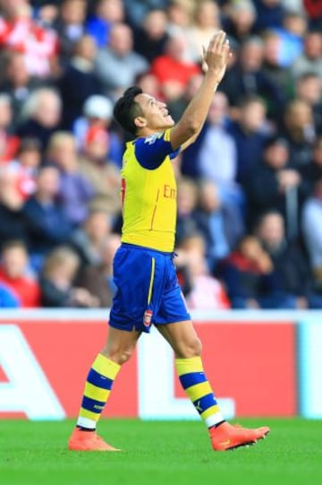 25 de octubre, 2014 | El primer doblete de Alexis Sánchez con Arsenal fue en Premier League ante Sunderland, donde ganaron 2-0.