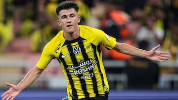 Unai Hernández celebra un gol con Al Ittihad.