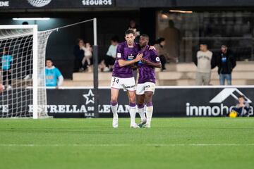 Celebración con emoción y por todo lo alto. No todos los días se estrena una cuenta goleadora como profesional. Tárrega lo hizo, para poner la puntilla al Cartagena, con un gol de cabeza en el que la clave fue su perfecto giro de cuello antes de golpear al balón.