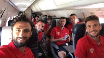 Lenglet viaja a la concentración del Sevilla como uno más