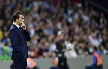 Spain's coach Julen Lopetegui stands during the friendly football match between Spain and Tunisia at Krasnodar's stadium on June 9, 2018. / AFP PHOTO / PIERRE-PHILIPPE MARCOU