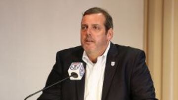 Bill Peterson, Comisionado de la NASL.