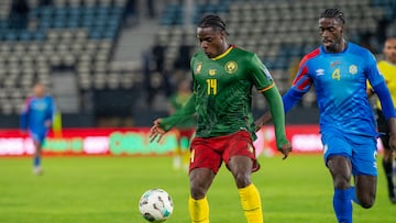 Etta Eyong con la selección de Camerún.