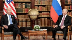 FILED - 16 June 2021, Switzerland, Geneva: Russian President Vladimir Putin (R) attends a meeting with US&Acirc;&nbsp;President Joe Biden in Geneva. A meeting between Putin and Biden is scheduled to take place online on Tuesday, according to the Kremlin. 