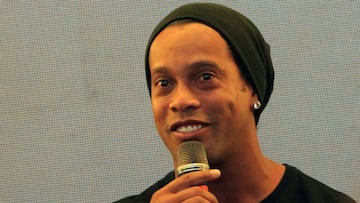 Ronaldinho cree que Coutinho puede reemplazar a Neymar.