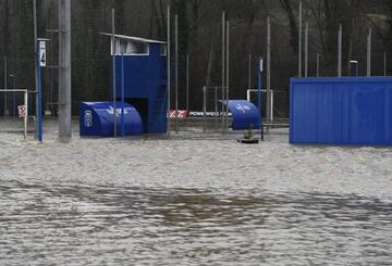 El Real Oviedo no ha podido entrenarse hoy en El Requexón debido a las inundaciones en la ciudad deportiva causadas por las continuas lluvias de estos días en Asturias.