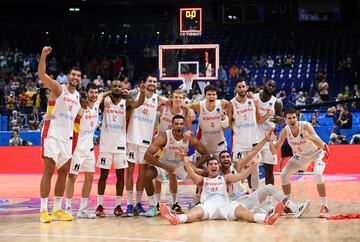 La Selección española conquistó el cuarto Eurobasket de su historia. Fue el trofeo más inesperado de todos, con un equipo en plena transición tras el adiós de los Júnior de Oro. Francia fue su víctima en la gran final de Berlín (Alemania). España venció por 88-76. 