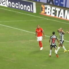 ¡Callando bocas! El golazo de Vargas en el Brasileirao