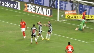 ¡Callando bocas! El golazo de Vargas en el Brasileirao