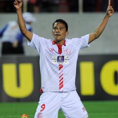 Carlos Bacca, símbolo de goles, títulos y cariño para el Sevilla