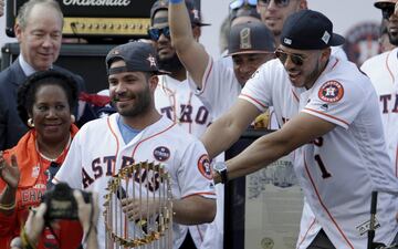 ¡Vaya celebración!: Altuve se gozó la caravana de los Astros