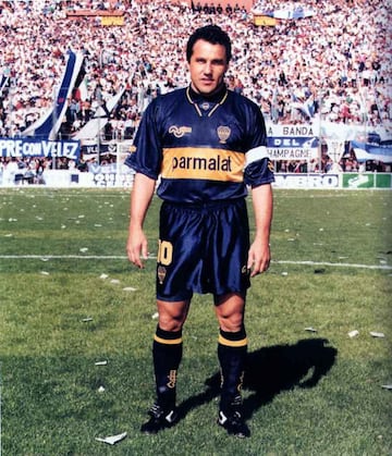 Llegó a Boca en 1992, donde estuvo hasta 1995. Con el equipo xeneize ganó el Torneo Apertura (1992), Copa Máster de Supercopa (1992) y la Copa de Oro Nicolás Leoz en 1993.