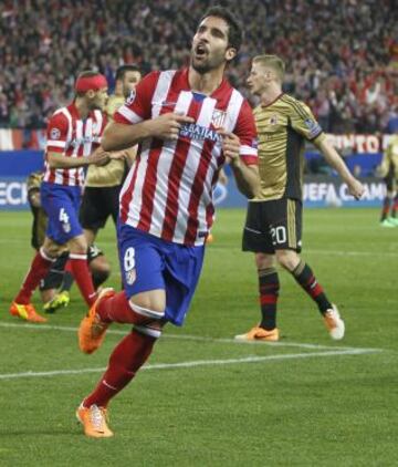 3-1. Raúl García celebra el tercer gol.