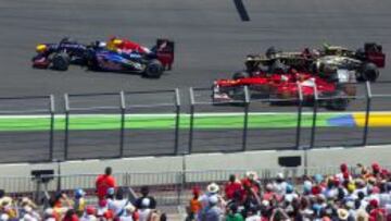 MÁS DUELOS. Red Bull, Burn (en Lotus) y TNT (en Ferrari), entre otras en F-1, buscarán más ventas.