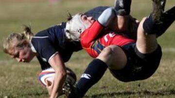 <b>DE AQUÍ NO PASA. </b>El trabajo defensivo español fue clave con placajes muy espectaculares.