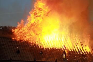 Devastador incendio de la catedral de Notre Dame, uno de los monumentos m¨¢s emblem¨¢ticos de Par¨ªs.