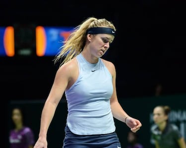 Wozniacki's Singapore sling has nemesis Svitolina reeling