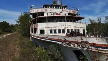 El ‘barco fantasma’ de 100 metros de largo varado en mitad de la nada