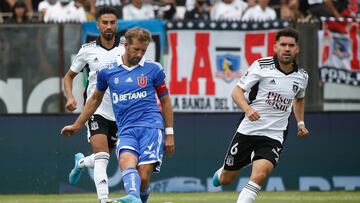 Futbol, Colo Colo vs Universidad de Chile.
Fecha 5, campeonato Nacional 2022.
El jugador de Universidad de Chile Felipe Seymour, juega el balón contra Colo Colo durante el partido de primera division realizado en el estadio Monumental.
Santiago, Chile.
06/03/2022
Marcelo Hernandez/Photosport
Football, Colo Colo vs Universidad de Chile.
5th date, 2022 National Championship.
Universidad de Chile’s player Felipe Seymour, play the ball against Colo Colo during the first division match at Monumental stadium.
Santiago, Chile.
06/03/2022
Marcelo Hernandez/Photosport