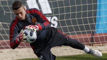 El guardameta del Athletic de Bilbao, Kepa Arrizabalaga, durante un entrenamiento de Espa&ntilde;a.
 
 
 
 
 
 