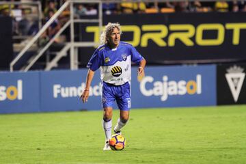 Amistoso entre los veteranos del Cádiz y Los Pachines de San Salvador. Mágico González.