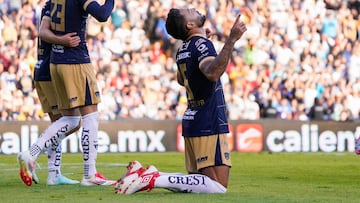 Silva festeja tras anotar con Pumas.