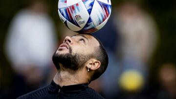 Memphis Depay, jugador del FC Barcelona, entrena con la selecci&oacute;n de Pa&iacute;ses Bajos.