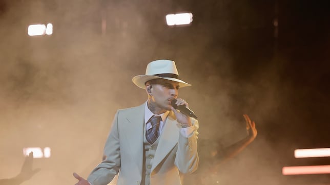 Rauw Alejandro, Myke Towers y Lola Índigo triunfan en Los40 Music Awards Santander más solidarios