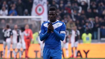 Mario Balotelli durante un partido con Brescia.