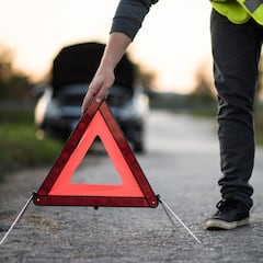 Adiós a los triángulos de emergencia: la fecha en la que será obligatorio llevar en el coche la luz V-16