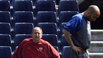 <b>RECUERDA A ROBSON.</B> En su repaso a los técnicos que ha tenido en el Barcelona, Abelardo ha precisado que a los entrenadores "no los echan los jugadores, sino los resultados", mientras que ha reconocido que firmaría conseguir cada año un palmarés como el que obtuvo el Barca a las órdenes de Bobby Robson.