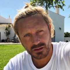 Quién es Juan Peña, el 'cantante de los famosos' que vive un "infierno" por la COVID-19