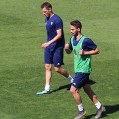 Javi Navarro, del filial, es la principal novedad en la lista previa del Cádiz