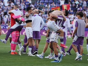Los jugadores del Valladolid celebran el regreso a Primera División. 