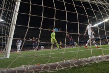 GOL  2-0 de Messi 