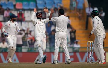 India's Virat Kohli and Mohammed Shami celebrate the dismissal of England's Adil Rashid.