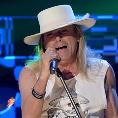 Who is singing the national anthem at the Commanders - Buccaneers Wild Card game today?