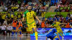 Chino celebra su gol de penalti al Manzanares en la Copa.