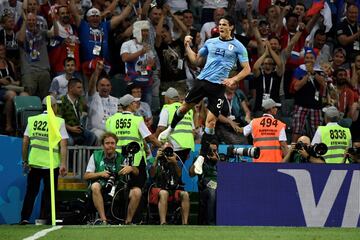 2-1. Cavani celebró el segundo gol.