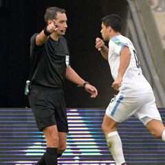 Así fue el diálogo Rapallini - VAR en el penal de Jeison Murillo