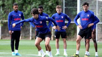 GRAF7659. MAJADAHONDA (MADRID), 08/06/2020.- Joao Félix, delantero del Atlético de Madrid, ultimó este lunes su recuperación de un esguince en la rodilla izquierda y se sumó al grupo en el entrenamiento matutino. EFE/ AT