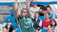 Unicaja suda demasiado para vencer al Olimpia