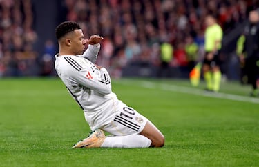 0-1. Kylian Mbappé celebra el primer tanto.